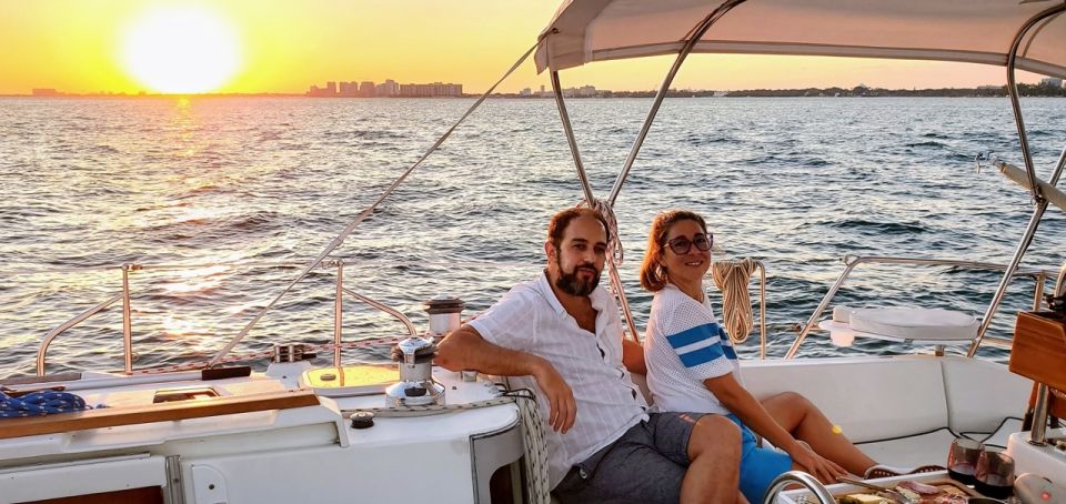 Romantic Private Sailing in Miami - Miami Skyline and Sunset Vistas