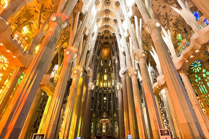 Sagrada Familia Small Group Guided Tour With Skip the Line Ticket - Skip-the-Line Guided Tour