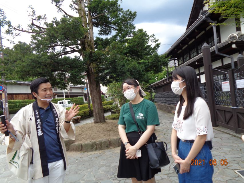 Takayama: Old Town Guided Walking Tour 45min. - Exploring Takayamas Main Sites