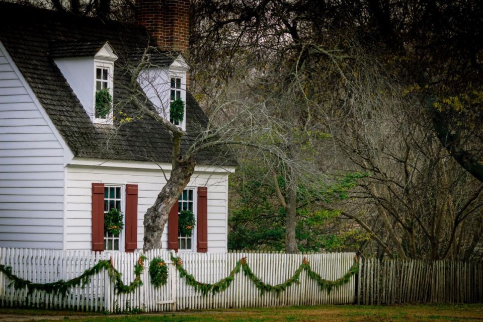 Williamsburg's Winter Wonderland: A Historic Holiday Stroll - Warm Treats and Yuletide Ambiance