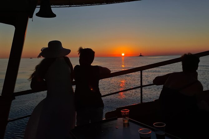 3 Hours Sunset and Dolphin Tour From Medulin With Sandra Boat - Key Points