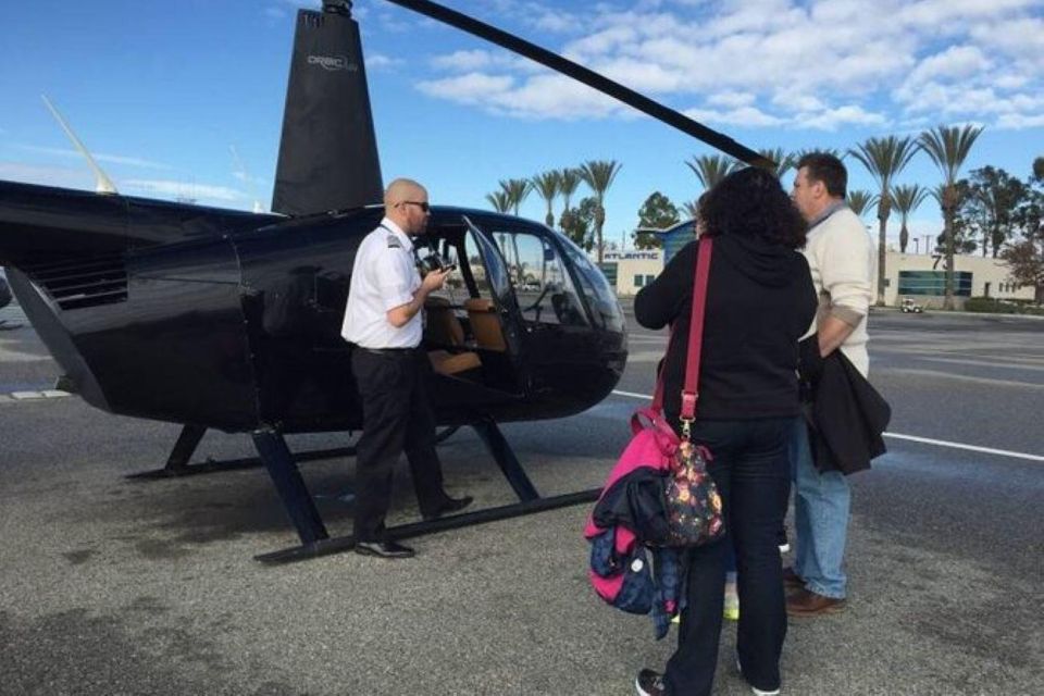 Burbank: Private Helicopter Tour to Waypoint Café - Description