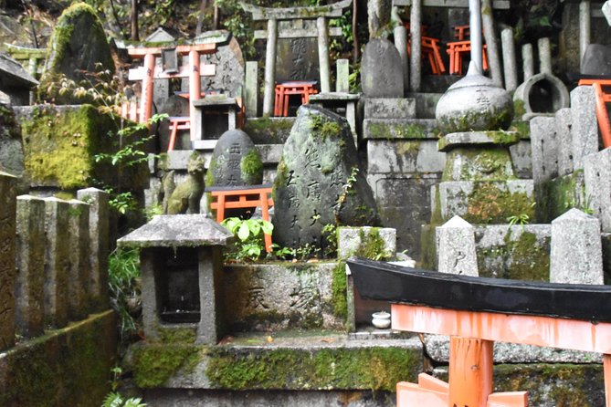 Inside of Fushimi Inari - Exploring and Lunch With Locals - Significance of Red Torii Gates