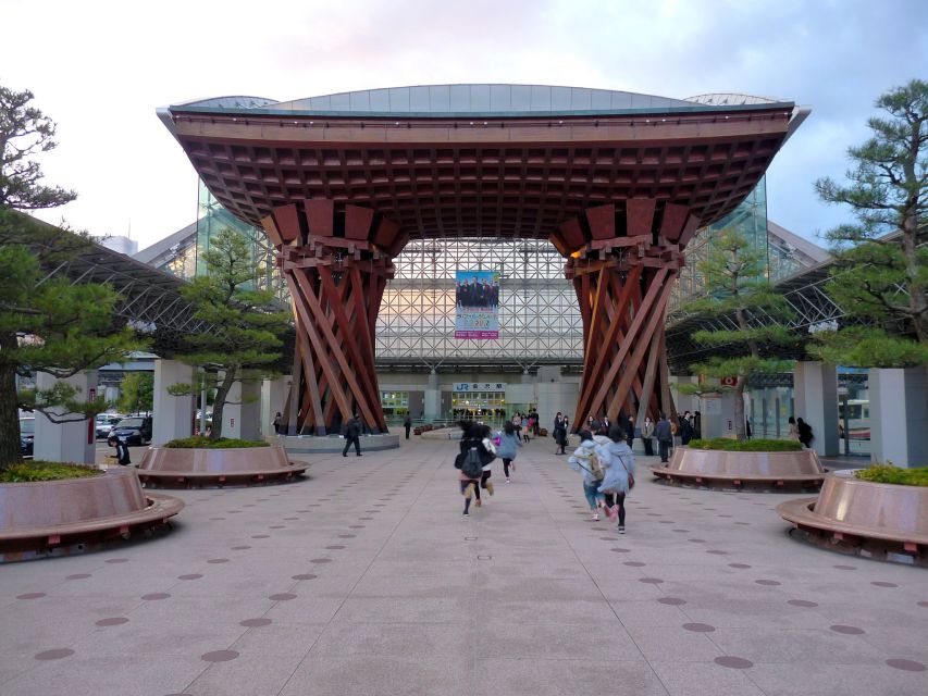 Kanazawa Like a Local: Customized Guided Tour - Passionate Local Guides