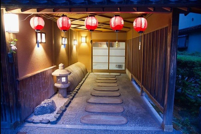 Kanazawa Night Tour With Local Meal and Drinks - Historical Insights From Guide