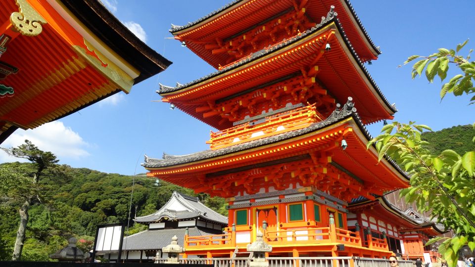 Kyoto: Higashiyama, Kiyomizudera and Yasaka Discovery Tour - Included