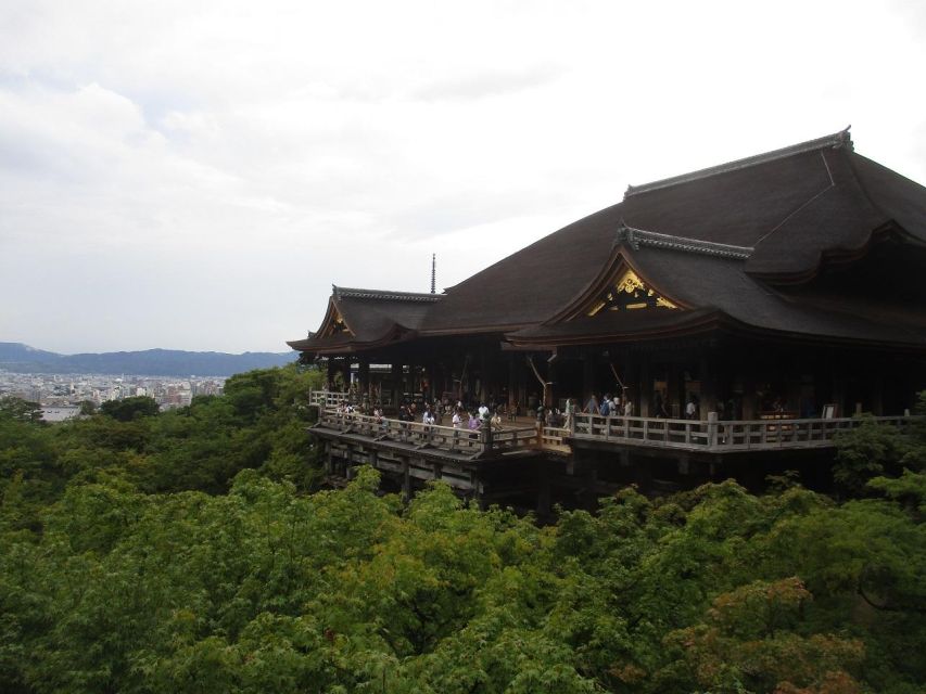 Kyoto: Pagoda Lanterns, Bamboo, Kiyomizu, Geisha (English) - Transportation Included