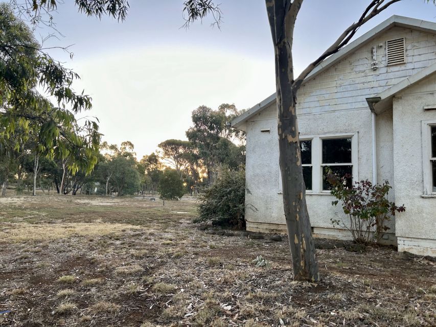 Melbourne: Eynesbury Homestead Dinner & Ghost Tour - Duration and Language