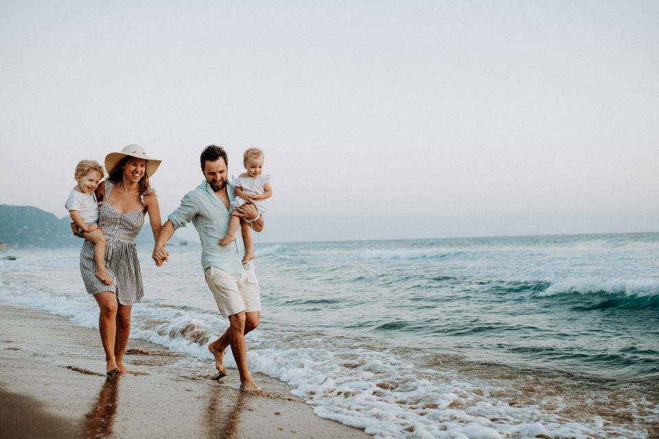 Professional Photoshoot for Families at Burleigh Beach - Full Description