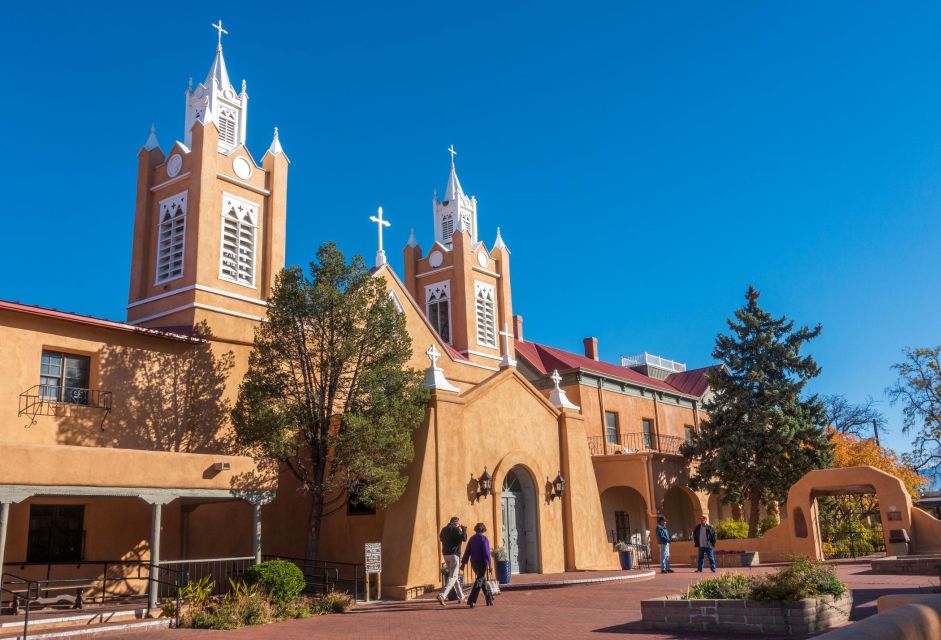 Romantic Rendezvous: Albuquerque's Enchanting Couple's Walk - Exploring Historical Sites Together