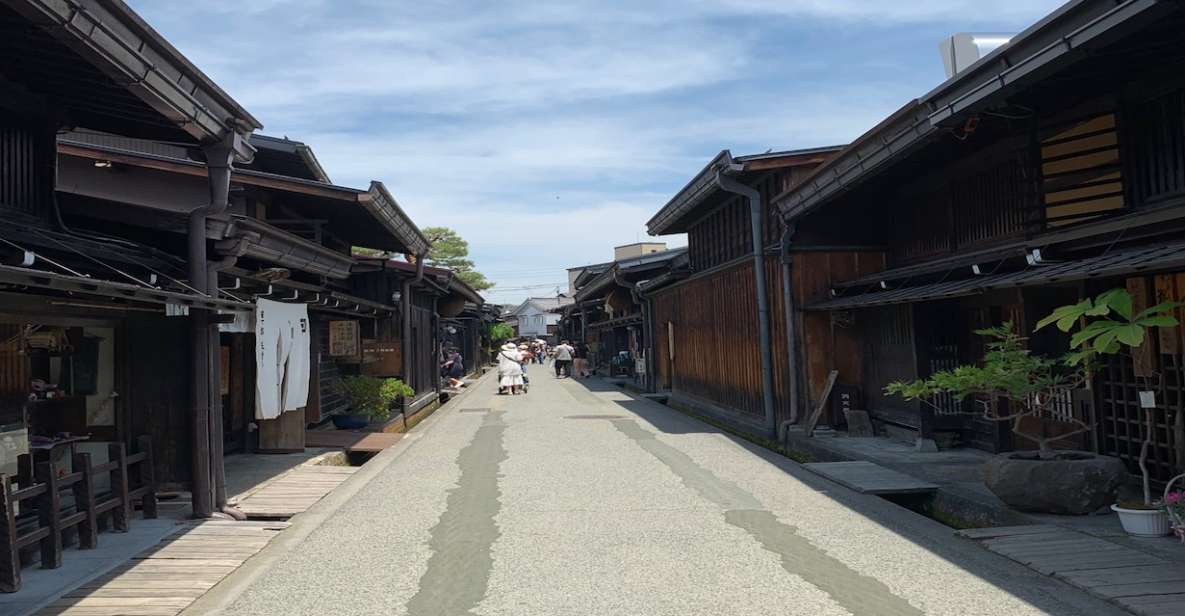 Takayama: Old Town Guided Walking Tour 45min. - Immersion in Japanese Daily Life