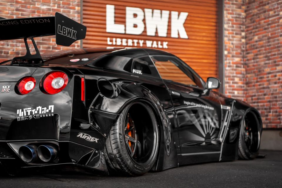 Tokyo: Be a Member of the GT-R Car Club for the R35 Liberty Walk Model - Tokyo Tower Photo Stop