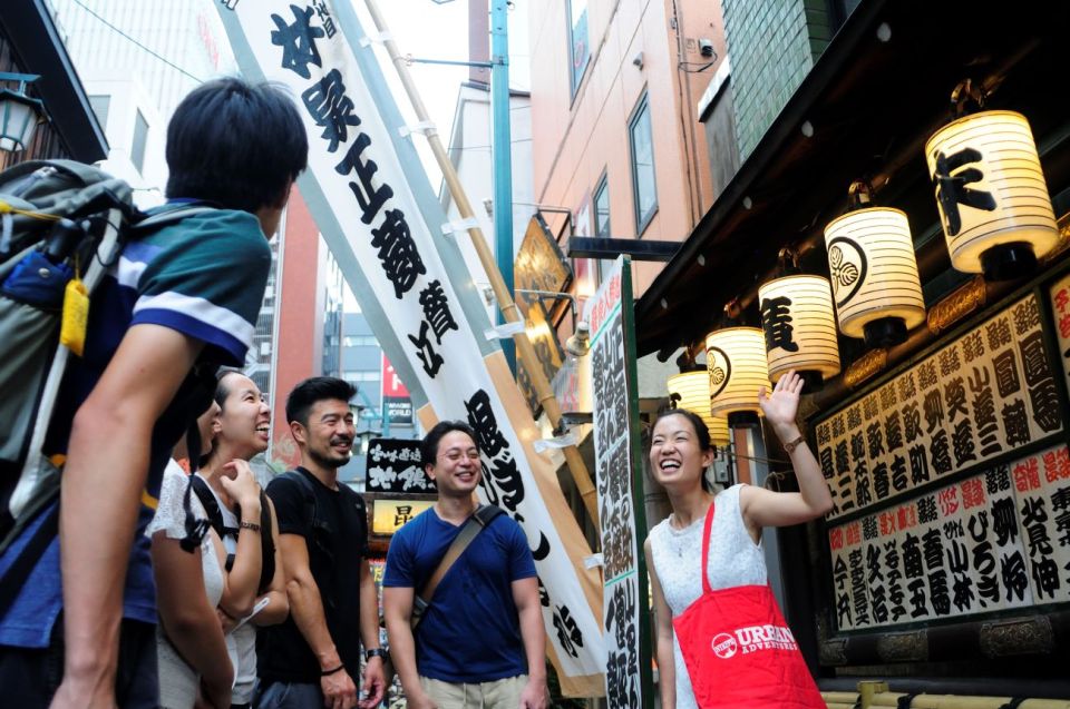 Tokyo: Shinjuku Drinks and Neon Nightlife Tour - Kabukicho: Tokyos Red District