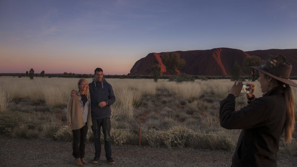 Uluru Highlights Small Group Morning Tour + Picnic Breakfast - Experience