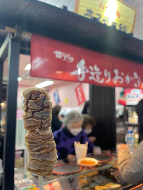 2 Hours Sweets and Palm Reading Tour in Asakusa - Experiencing Palm Reading