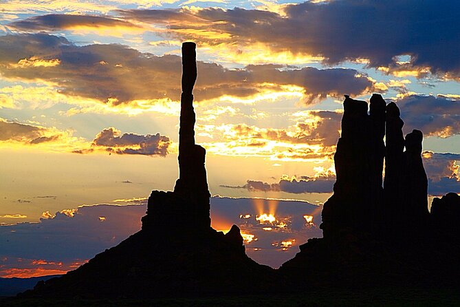 3.0 Hours of Monument Valleys Sunrise or Sunset 4×4 Tour - Guided Tour Inclusions