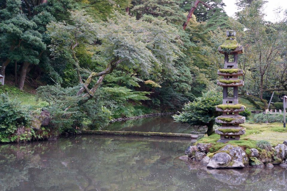 Audio Guide: Kanazawa Castle Park and Kenrokuen Garden - Notable Features of Kenrokuen Garden