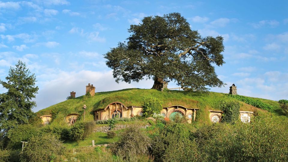 From Rotorua: Hobbiton Movie Set Tour With Festive Lunch - Inclusions and Amenities
