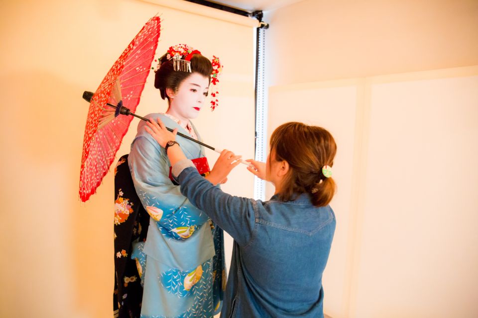 Kyoto: 2-Hour Maiko Makeover and Photo Shoot - Maiko Makeup and Wig Application