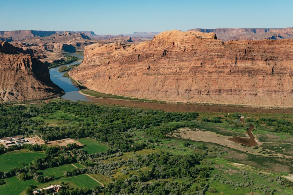 Moab: Backcountry Arches Helicopter Tour - Accessibility and Size