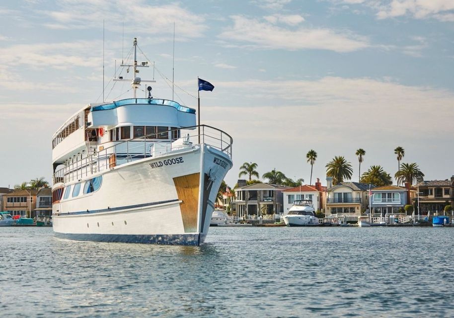 Newport Beach: Christmas Eve Buffet Brunch or Dinner Cruise - Cruise Inclusions