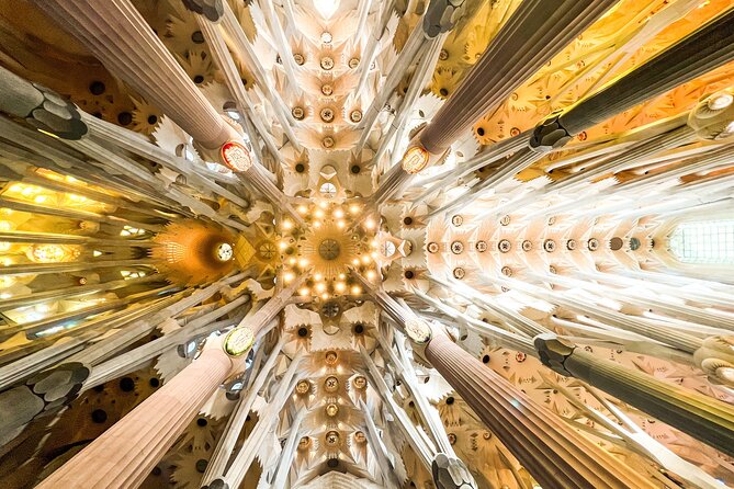 Sagrada Familia Small Group Guided Tour With Skip the Line Ticket - Exploring the Modernist Masterpiece