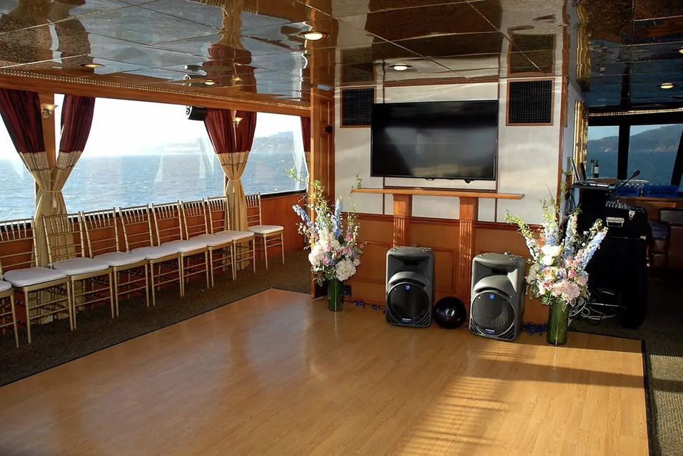 San Francisco: Empress Yacht New Years Eve Party Cruise - How to Dress