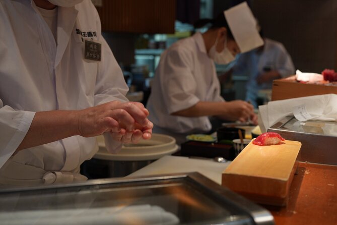 Tsukiji Market Eating Tour, Authentic Sushi & Sake Comparison - Browsing Fresh Seafood Stalls