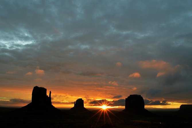 3.0 Hours of Monument Valleys Sunrise or Sunset 4×4 Tour - Meeting and Pickup Details
