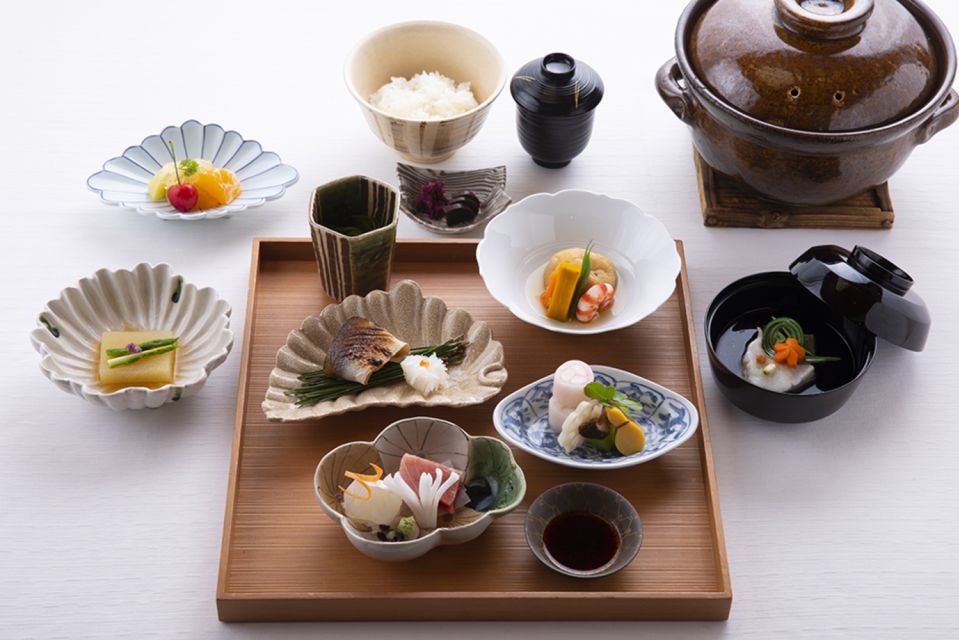 Asakusa: Exquisite Lunch After History Tour - Observing Sensoji Temple