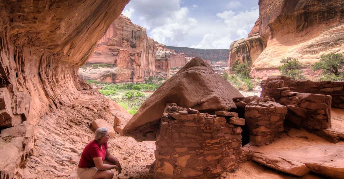 From Moab: Lavender Canyon 4x4 Drive & Hiking Combo Tour - Exploring Lavender Canyon