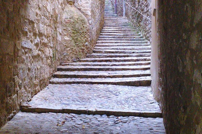 Half-Day Game of Thrones Walking Tour in Girona With a Guide - Insider Gossip and Information