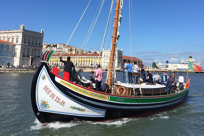 Lisbon Traditional Boats - Guided Sightseeing Cruise - Meeting Point