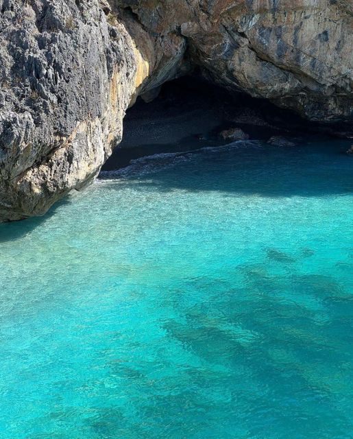 Luxury Boat Trip of Capri Island - Description of the Experience