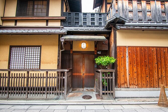 Private FOOD Walking Tour in Kyoto City Highlight Exploration - Navigating the Geisha District