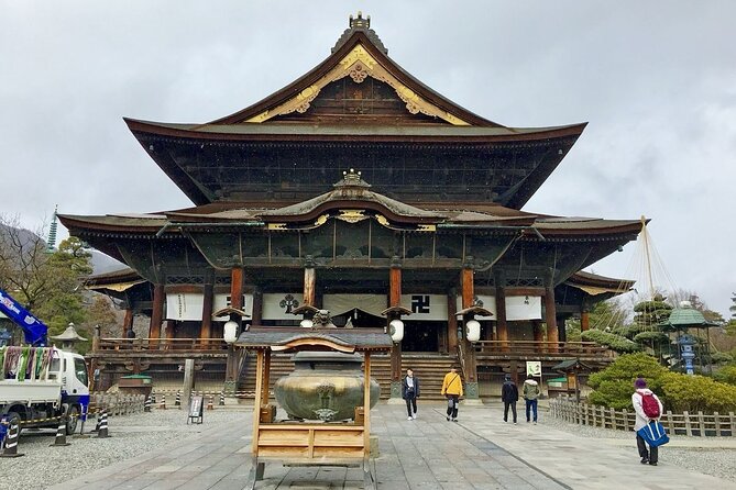 Snow Monkey Park & Zenkoji Temple Nagano Pvt. Full Day Tour. - Reviews