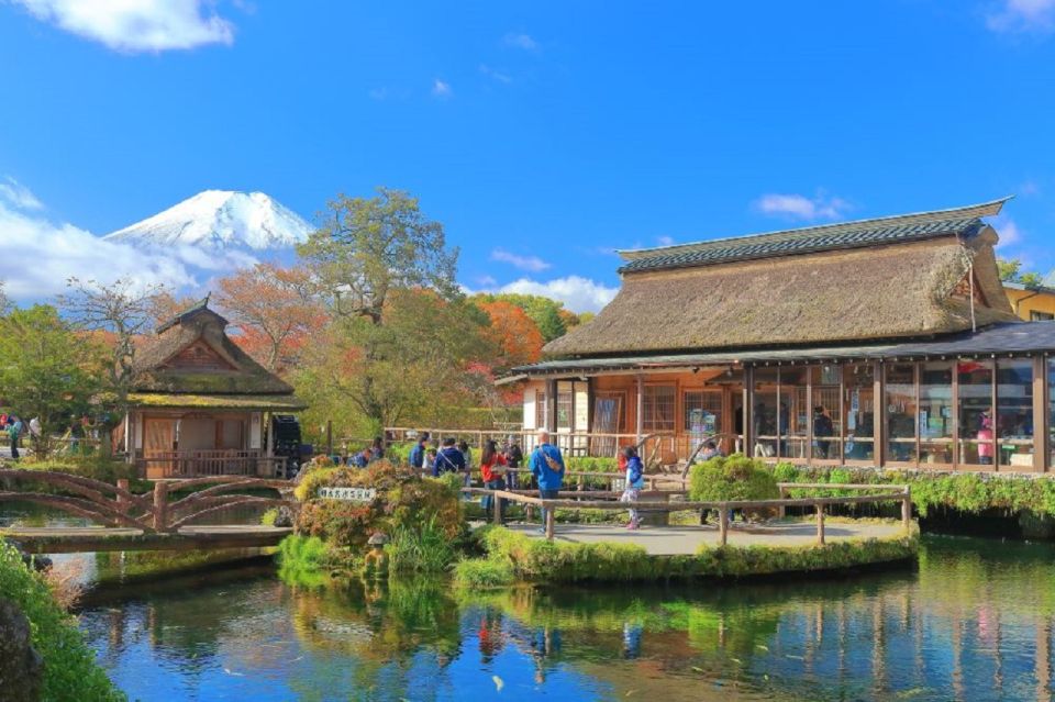 Tokyo: Mt.Fuji Area, Oshino Hakkai & Kawaguchi Lake Day Trip - Instagram-Famous Lawson Convenience Store Viewpoint