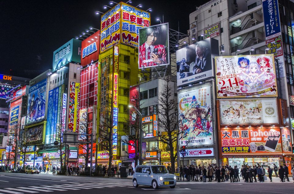 Tokyo Private Photo Tour With a Professional Photographer - Discover Tokyos Diverse Locations