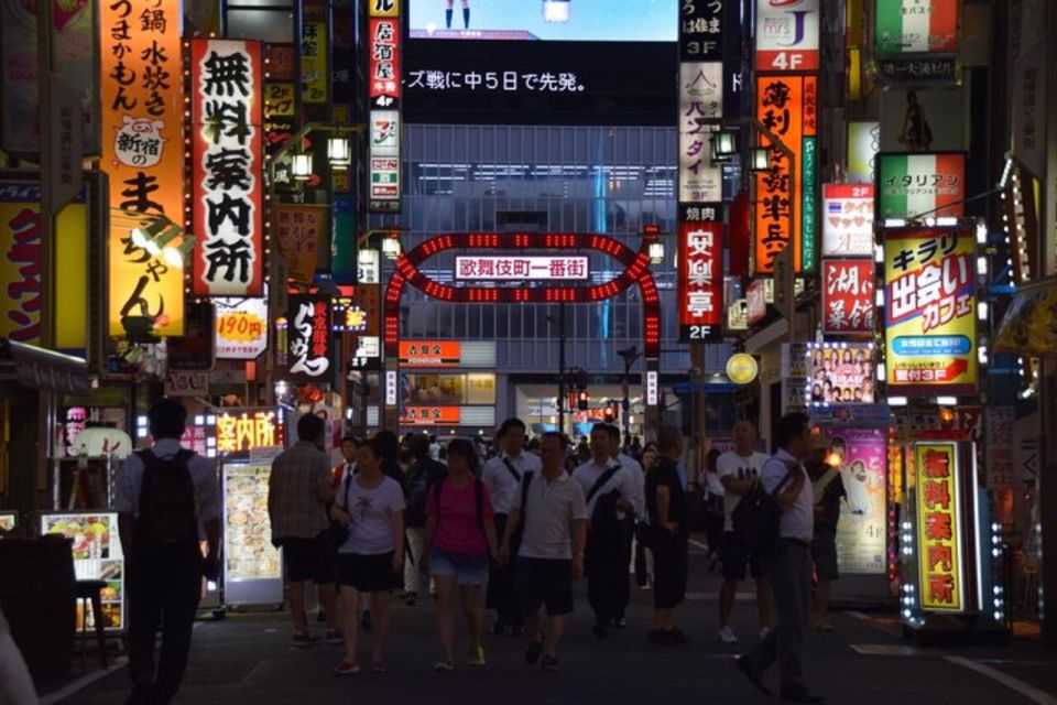 Tokyo: Shinjuku Izakaya and Golden Gai Bar Hopping Tour - Discovering Golden Gai