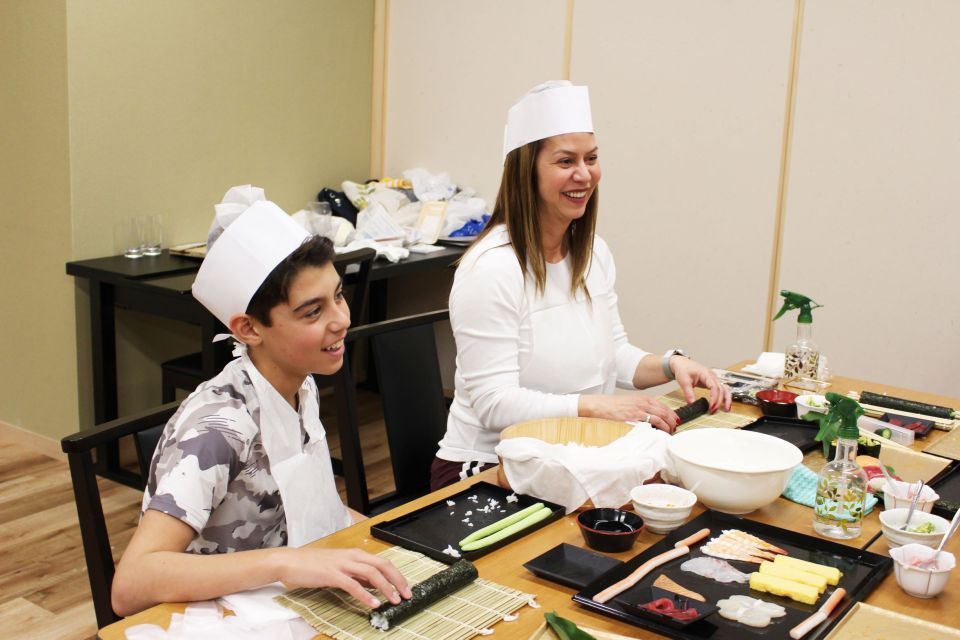 Tokyo: Tsukiji Market Guided Tour & Sushi-Making Experience - Learning Sushi-Making Techniques
