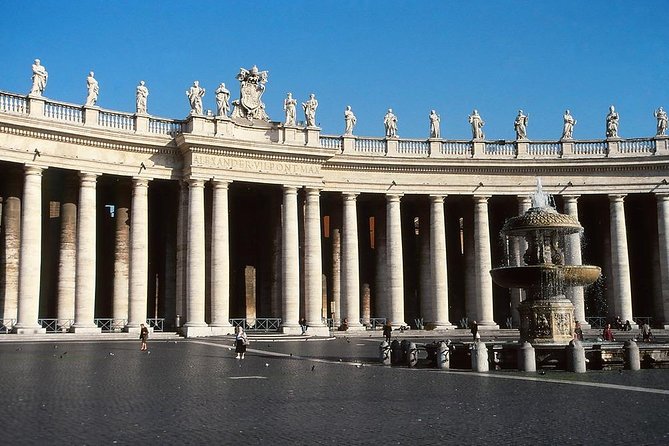 Vatican Museum and Sistine Chapel Guided Tour - Visiting the Octagonal Courtyard