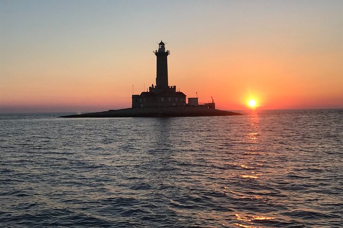 3-Hour Sunset Dolphin Spotting and Dinner in Medulin Archipelago - Exploring the Medulin Archipelago