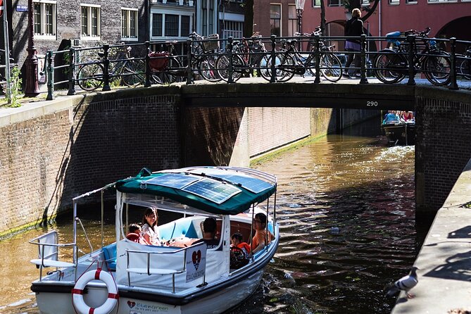Amsterdam Private Canal Cruise With Live Guide and Drinks - Meeting Point and Location