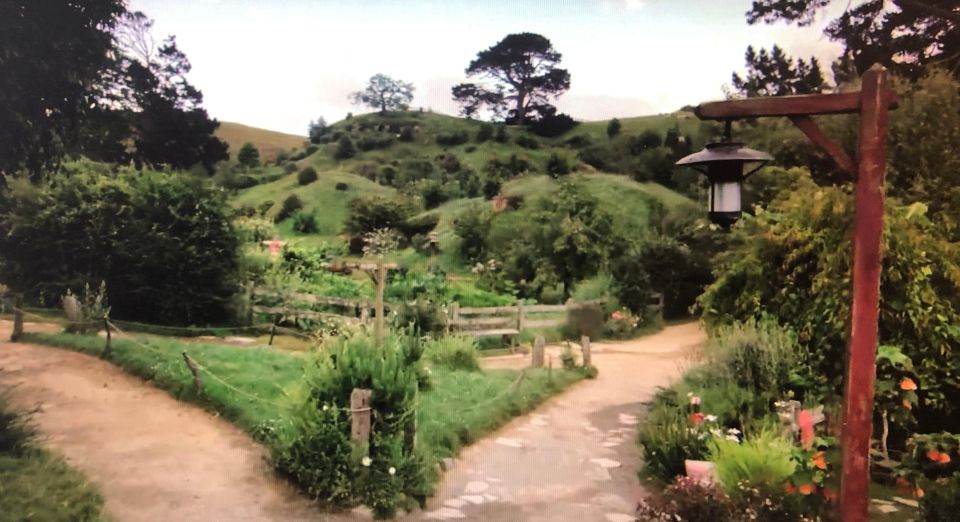 From Auckland: Hobbiton and Waitomo Day Tour With Lunch - Meeting Point
