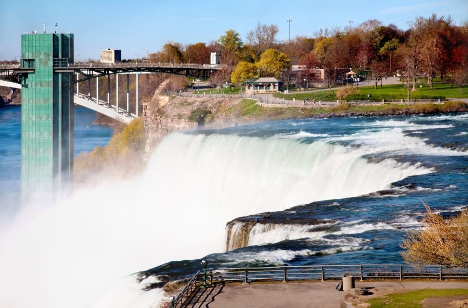 From NYC: Niagara Falls, Washington, and Philadelphia Tour - Philadelphia Landmarks