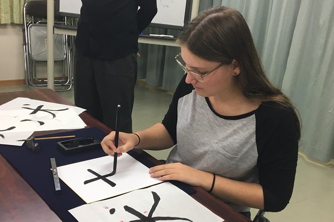 Japanese Calligraphy Experience With a Calligraphy Master - The Calligraphy Session
