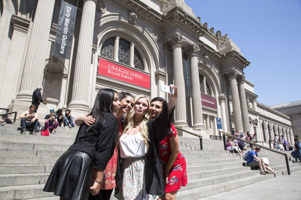 NYC: 3-Hour Gossip Girl Sites Bus Tour (On Location Tours) - Photo Opportunity at Met Steps