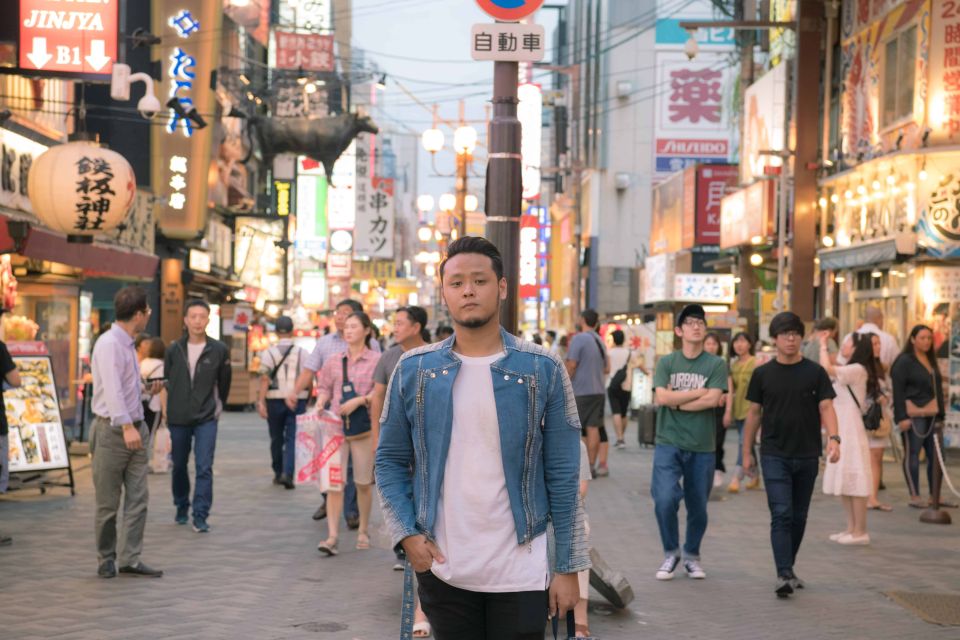 Osaka: Private Photoshoot With Professional Photographer - Capturing Local Sights
