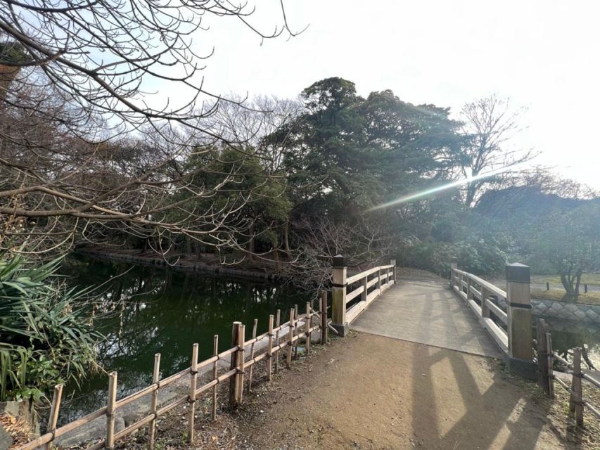 Tokyo : Japanese Garden Guided Walking Tour in Hama Rikyu - Tour Duration and Group Size