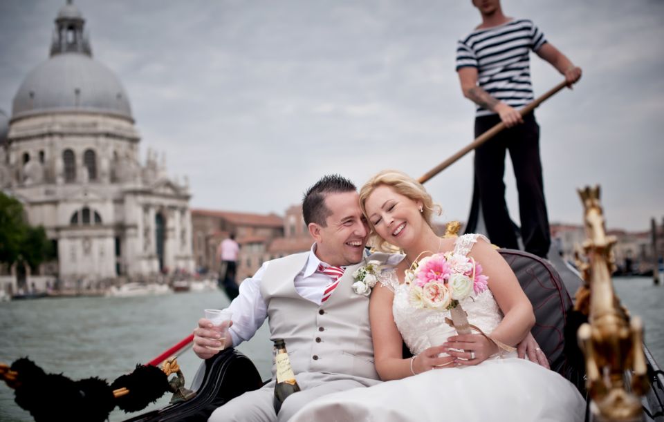 Grand Canal: Renew Your Wedding Vows on a Venetian Gondola - Booking and Cancellation Policies